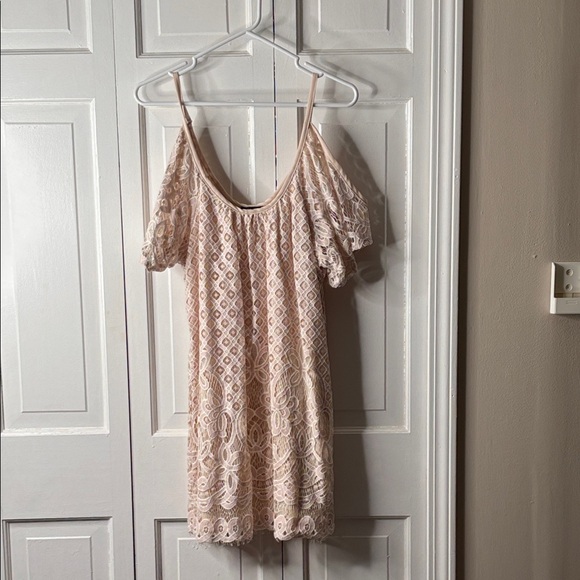 VENUS Dresses & Skirts - 3 for $20 VENUS Blush Pink Lace Mini Dress with Crochet Overlay sz L